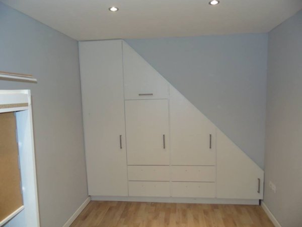 Beépített szekrény, gardróbszekrény egyedi méretre. Budapest lakásfelújítás. Gardróbszekrény Budapest, beépített szekrények egyedi tervezése Bízd Ránk