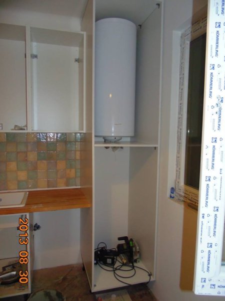 Villanybojler felszerelése,bekötése.Lakásfelújítás képek és árak Építési Megoldások konyhaszekrény, bojler.Lakásfelújítás árak
