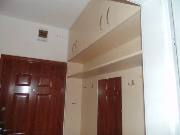 Utólag beépíthető ajtó beépítése.Lakásfelújítás Borovi ajtó beépítését Bízd Ránk