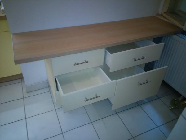 Fa bútor készítés, előszobába .Egyedi szekrénysorok gyártása kivitelezése több színben. Szekrény az Ön igénye szerint. Bízd Ránk!