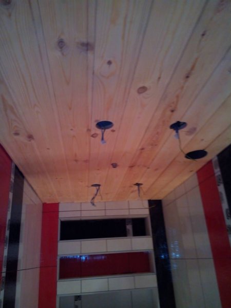 Mennyezeti lambéria, korszerű fűtéssel a tervezéstől a kivitelezésig! Bízd Ránk Fürdő mennyezet lambéria burkolat Bízd Ránk lakásfelújítás