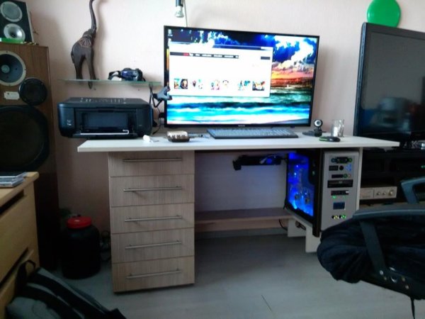 Egyedi Tv állvány készítés közvetlenül tőlünk. Bízd Ránk lakásfelújítás Számitógép asztal tervezés Budaest és környékén. Bízd Ránk